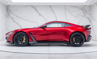 Aston Martin V12 Vantage 2