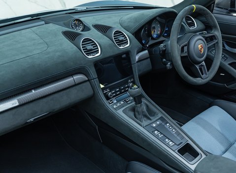 Porsche 718 SPYDER RS PDK 16