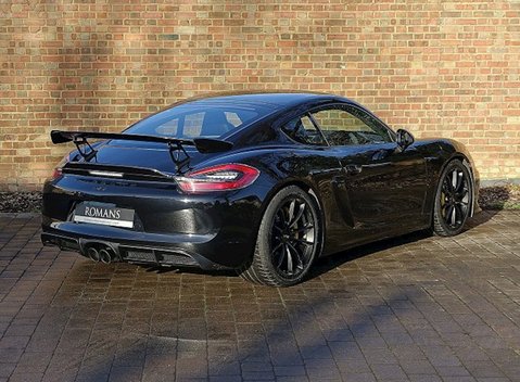 Porsche Cayman GT4 17