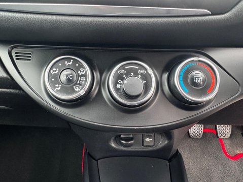 Toyota Yaris VVT-I DESIGN 54