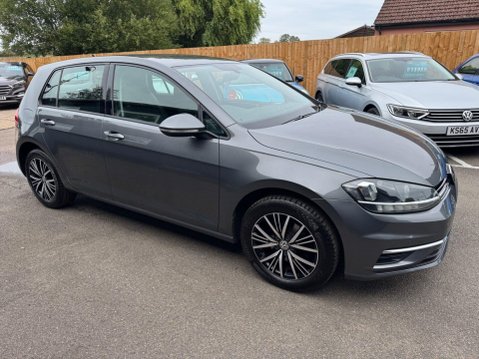 Volkswagen Golf SE NAVIGATION TSI BLUEMOTION TECHNOLOGY DSG 4
