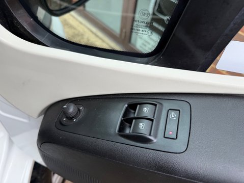 Auto-Trail Tracker EKS LOVELT LOW MILEAGE GREAT SPEC TRACKER 7