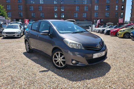 Toyota Yaris VVT-I SR.. AUTOMATIC.. 5 SERVICES.. STUNNING EXAMPLE.. 