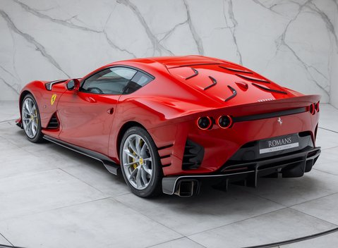 Ferrari 812 Competizione 12