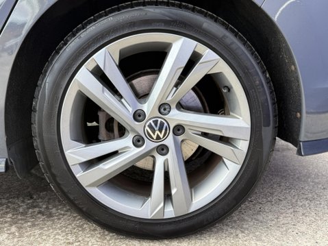 Volkswagen Golf 1.5 eTSI MHEV R-Line Hatchback 5dr Petrol Hybrid DSG Euro 6 (s/s) (150 ps) 16