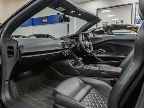 Audi R8 5.2 FSI V10 Spyder 2dr Petrol S Tronic quattro Euro 6 (s/s) (570 ps) 8
