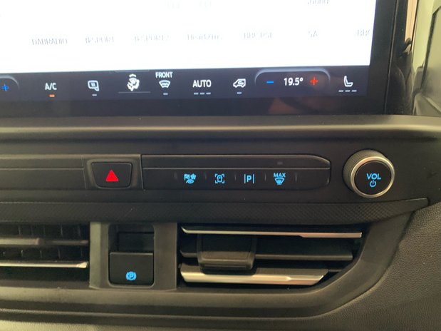 Ford Transit Custom 300 L2 Diesel 2.0 Eco Blue 136ps H1 Van Limited 18