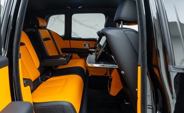 Rolls-Royce Cullinan Black Badge 18