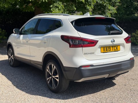 Nissan Qashqai 1.3 DIG-T N-Connecta Euro 6 (s/s) 5dr 4