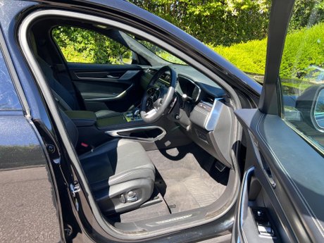 Jaguar F-Pace 2.0 D200 MHEV R-Dynamic HSE Black Auto AWD Euro 6 (s/s) 5dr 18