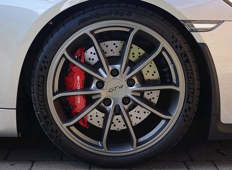 Porsche Cayman GT4 14