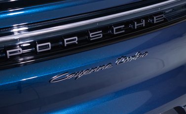 Porsche Cayenne TURBO E-HYBRID Coupe with GT Package 36