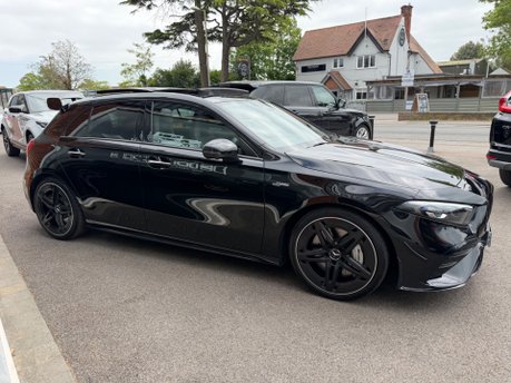 Mercedes-Benz A Class AMG A 35 4MATIC PREMIUM PLUS MHEV 9