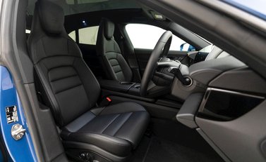 Porsche Taycan 4 Cross Turismo 10