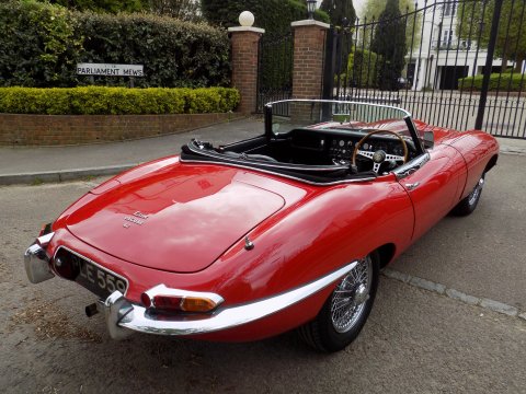 Jaguar E-Type S1½ 4.2 Roadster 48