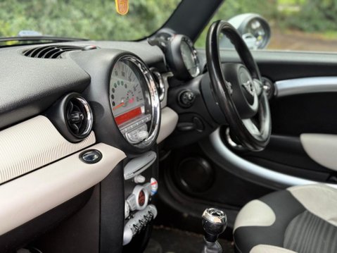 Mini Hatch 1.6 Cooper Camden Euro 5 3dr 10
