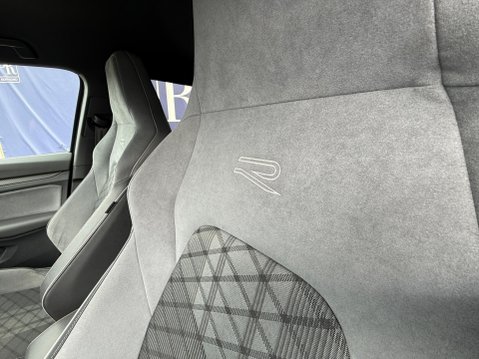Volkswagen Golf 1.5 eTSI MHEV R-Line Hatchback 5dr Petrol Hybrid DSG Euro 6 (s/s) (150 ps) 26