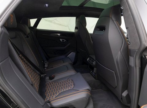 Lamborghini Urus 14