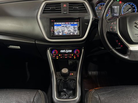 Suzuki SX4 S-Cross SZ5 ALLGRIP 1.6 MANUAL 4WD 17
