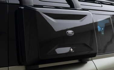 Land Rover Defender V8 31