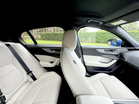 Jaguar XE R-DYNAMIC HSE 5