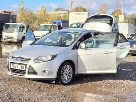 Ford Focus 1.6 Zetec Navigator Hatchback 5dr Petrol Powershift Euro 5 (125 ps) 9