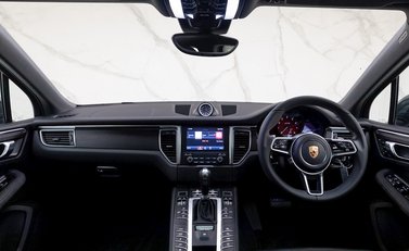 Porsche Macan GTS 17