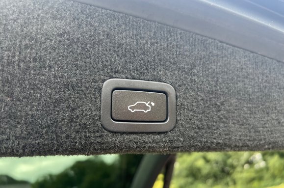 Volvo XC60 2.0 D4 R-DESIGN LUX NAV AUTO PAN ROOF 37