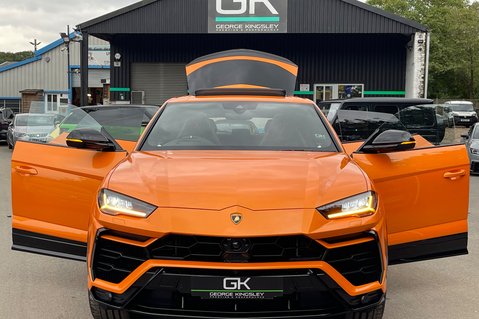 Lamborghini Urus V8 - ORANGE -AKRAPOVIC EXHAUST -PAN ROOF -B&O-MASSAGE SEATS-BLIND SPOT -ACC 19