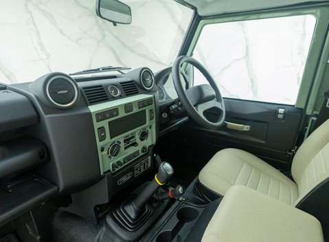 Land Rover Defender 90 HERITAGE HARD TOP 16