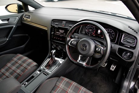 Volkswagen Golf GTI PERFORMANCE TSI DSG