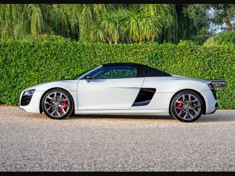 Audi R8 5.2 R8 Spyder Quattro V10 Semi-Auto 4WD 2dr 7