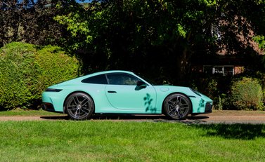 Porsche 911 Carrera GTS (992.2) 2