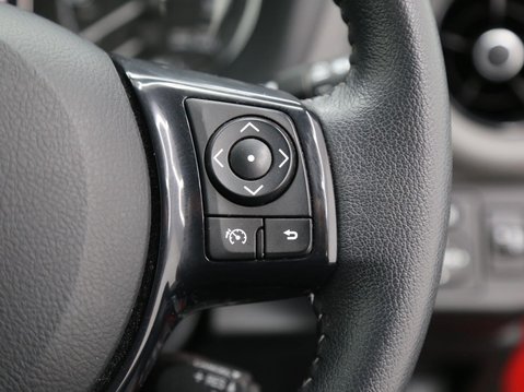 Toyota Yaris 1.5 VVT-i Icon Tech Euro 6 5dr 12