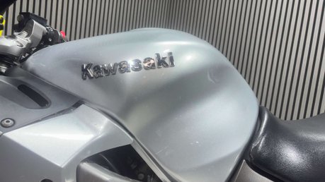 Kawasaki ZZR 2003 ONLY 24K TOURER PROJECT BIKE SPARES OR REPAIR 1200CC 21