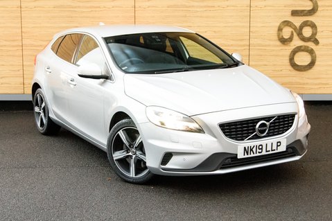 Volvo V40 T2 R-DESIGN EDITION 1