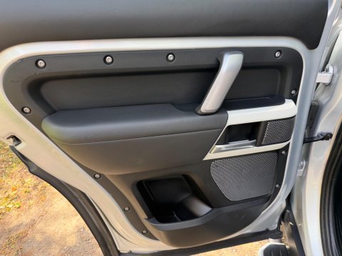 Land Rover Defender X-DYNAMIC S MHEV 42