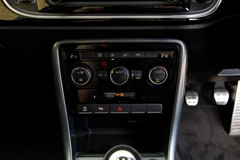 Volkswagen Beetle R LINE TDI BLUEMOTION TECHNOLOGY 28