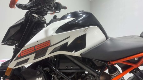KTM Duke 2019 24k SPARE OR REPAIR PROJECT BIKE NAKED 125CC LEARNER BIKE 12