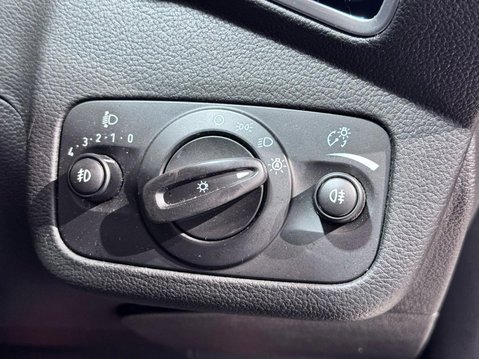 Ford Kuga 2.0 TDCi Titanium 2WD Euro 5 5dr 21