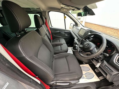 Renault Trafic 2.0 dCi LL30 Advance Minibus Double Cab 5dr Diesel EDC L2 H1 Euro 6 (s/s) ( 16