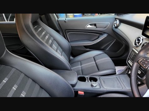Mercedes-Benz GLA GLA 180 URBAN EDITION 30