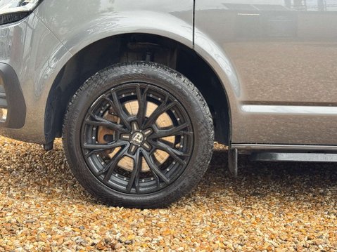Volkswagen Transporter 2.0 Transporter T30 Highline TDI Semi-Auto 19
