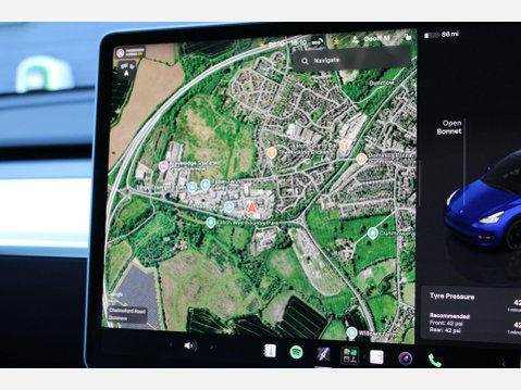 Tesla Model Y LONG RANGE 28