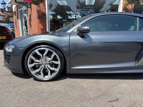 Audi R8 .2 FSI V10 Coupe 2dr Petrol S Tronic quattro Euro 5 (525 ps) 5