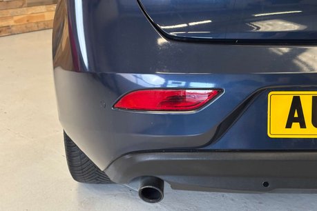 Volvo V40 1.6 T4 SE Lux Nav Hatchback 5dr Petrol Powershift Euro 5 (s/s) (180 ps) 77