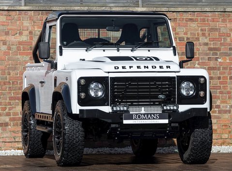 Land Rover Defender 90 Bowler Edition 1