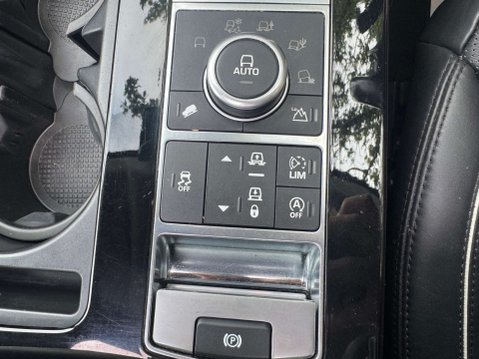 Land Rover Discovery 3.0 Discovery Luxury HSE TD6 Auto 4WD 5dr 57