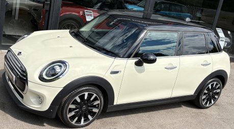 Mini Hatch Cooper 1.5 Petrol Manual Exclusive Comfort+ Nav 5 door - DEPOSIT TAKEN 10