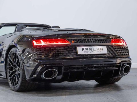 Audi R8 5.2 FSI V10 Spyder 2dr Petrol S Tronic quattro Euro 6 (s/s) (570 ps) 35